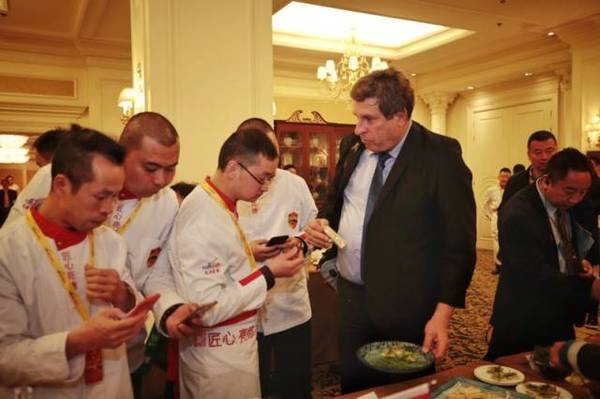 300名顶级烹饪大师和70名驻华外交官品鉴一带一路国家食材